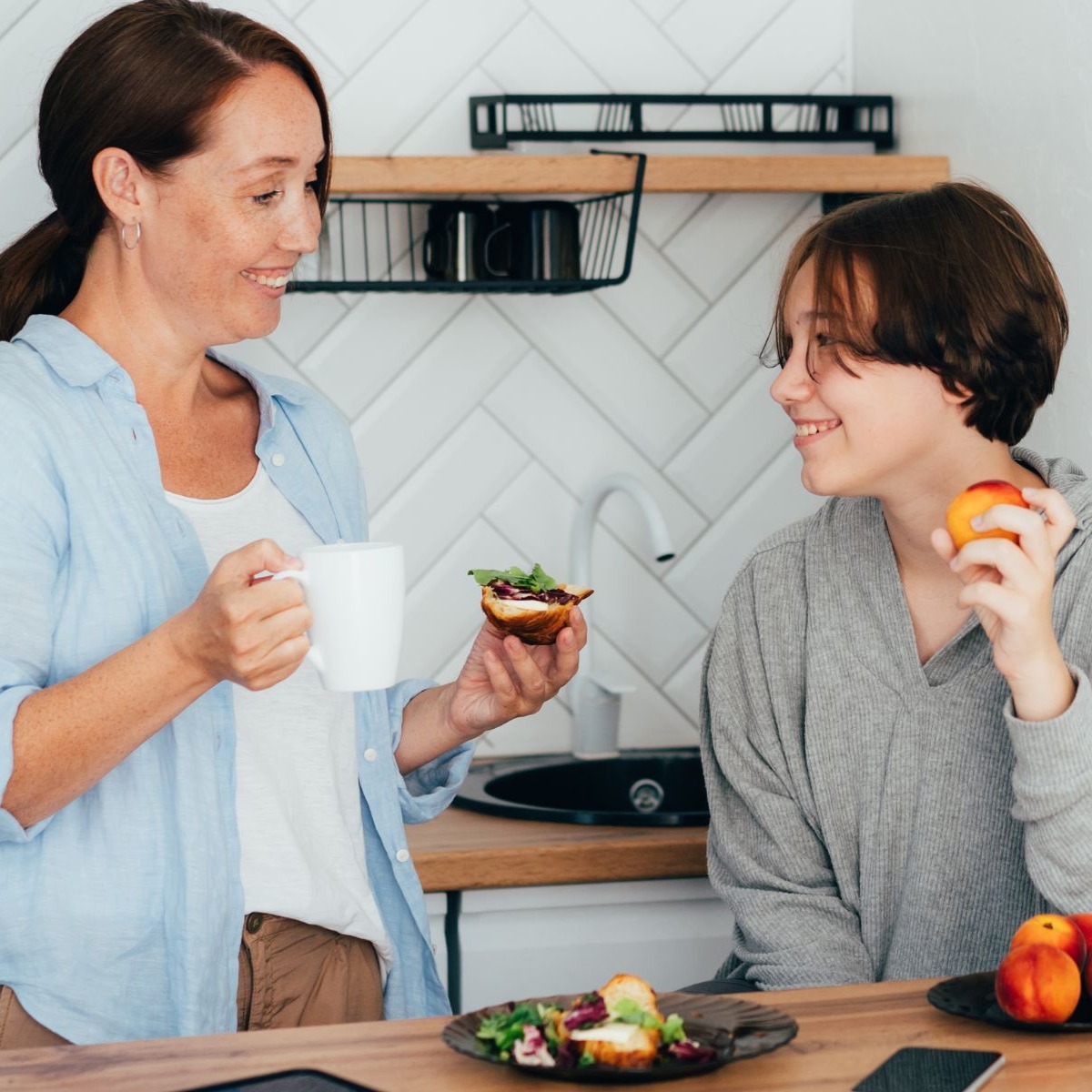 Image for teaser card with title Så hjälper du din tonåring